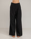 Pantalon de vestir corte recto con pinzas, amplio, y bolsiilos.