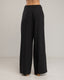Pantalon de vestir corte recto con pinzas, amplio, y bolsiilos.