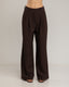 Pantalon de vestir corte recto con pinzas, amplio, y bolsiilos.