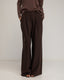 Pantalon de vestir corte recto con pinzas, amplio, y bolsiilos.