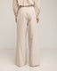 Pantalon de vestir corte recto con pinzas, amplio, y bolsiilos.