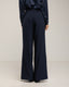 Pantalon de vestir corte recto con pinzas, amplio, y bolsiilos.