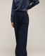 Pantalon de vestir corte recto con pinzas, amplio, y bolsiilos.
