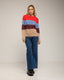 Jersey de cuello redondo con lana y franjas de colores.