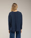 Camiseta oversize con cortes transversales y verticales.