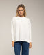 Camiseta oversize con cortes transversales y verticales.