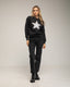 Sudadera con dibujo de estrella con lentejuelas y textura.