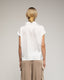Blusa de manga corta de raso con cuello pico y solapas. - Tantra Spain
