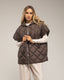 Chaleco acolchado oversize con capucha y cierre de clips en los laterales, y bolsillos. - Tantra Spain