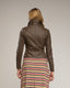 Chaqueta estilo perfecta metalizada con detalles de punto en el cuello, costado y manga. Cierre de cremallera. - Tantra Spain