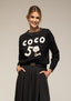 Jersey de punto de managa larga con letras de "COCO 5" sobrepuestas y ribete en cuello y puños - Tantra Spain