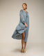 tantra mujer, Vestido oversize con bordados en las mangas, laterales y frontal, cierre de cordones - Tantra Spain