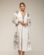 tantra mujer, Vestido oversize con bordados en las mangas, laterales y frontal, cierre de cordones - Tantra Spain