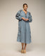 tantra mujer, Vestido oversize con bordados en las mangas, laterales y frontal, cierre de cordones - Tantra Spain