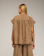 Top oversize de manga corta con pliegues en los hombro. - Tantra Spain