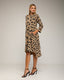 Vestido oversize de estampado animal print, manga larga y bolsillos. - Tantra Spain