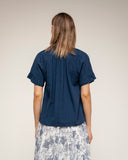 camisa de manga corta cuello fruncido volantes y textura. (NAVY)  - Tantra Spain