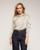 Blusa de raso con bolsillo tipo cargo en la manga izquierda - Tantra Spain