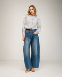 Blusa de rayas con cuello de volantes y detalle de solapa, puños con volantes y elástico
