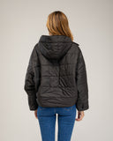 Chaqueta corta oversize, reversible,  impermeable y con capucha desmontable