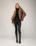 Chaqueta corta oversize, reversible,  impermeable y con capucha desmontable