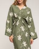 Vestido con drapeado en la cintura y en el pecho y flores bordadas - Tantra Spain