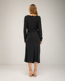 Fine knit dress with cashmere, round neck, batwing sleeves, hidden pockets and elastic on one side