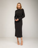 Vestido de punto fino midi con cashmere, cuello barco y pliegues en un costado