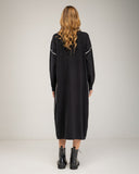 Vestido de punto fino oversize con ribete bicolor en manga, costado y cuello