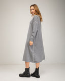 Vestido de punto fino oversize con ribete bicolor en manga, costado y cuello