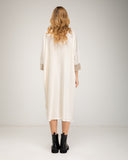 Vestido de punto fino oversize con manga francesa y detalle de flor de crochet, cuello y puños bicolor