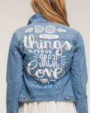 Chaqueta denim con bordados de flores en la espalda, strass y lentejuelas - Tantra Spain