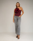 High-waisted wide-leg basic jeans.