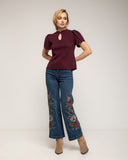 Jeans de tiro alto con bordados de flores en los laterales y en el bolsillo trasero - Tantra Spain