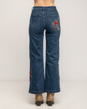 Jeans de tiro alto con bordados de flores en los laterales y en el bolsillo trasero - Tantra Spain