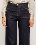 Jeans rectos de tiro alto  con bolsillos frontales y detalle de botones dorados - Tantra Spain