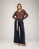 Jeans tipo palazzo de cintura alta con pinzas, bolsillos laterales, con cinturón y pañuelo