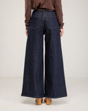 Jeans tipo palazzo de cintura alta con pinzas, bolsillos laterales, con cinturón y pañuelo