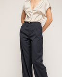 Pantalón de traje de corte recto con raya diplomatica y bolsillos laterales - Tantra Spain