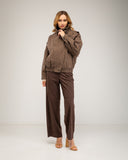 Pantalon de antelina corte recto  con cintura alta y bolsillos laterales