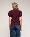 Jersey de punto fino con pliegues en los hombros  y cuello con apertura con boton - Tantra Spain