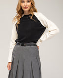 Two-tone fine knit sweater with a crew neck, oversized fit and long sleeves