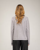 Two-tone fine knit sweater with a crew neck, oversized fit and long sleeves