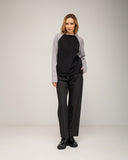 Two-tone fine knit sweater with a crew neck, oversized fit and long sleeves
