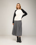 Two-tone fine knit sweater with a crew neck, oversized fit and long sleeves
