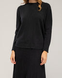 Fine-knit sweater with a crew neck, ribbed at the sides and hem