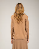 Fine-knit sweater with a crew neck, ribbed at the sides and hem