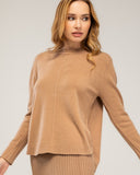 Jersey de punto fino con cuello redondo acanalado en los costados y bajo