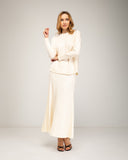 Fine-knit sweater with a crew neck, ribbed at the sides and hem