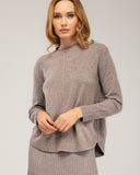 Fine-knit sweater with a crew neck, ribbed at the sides and hem